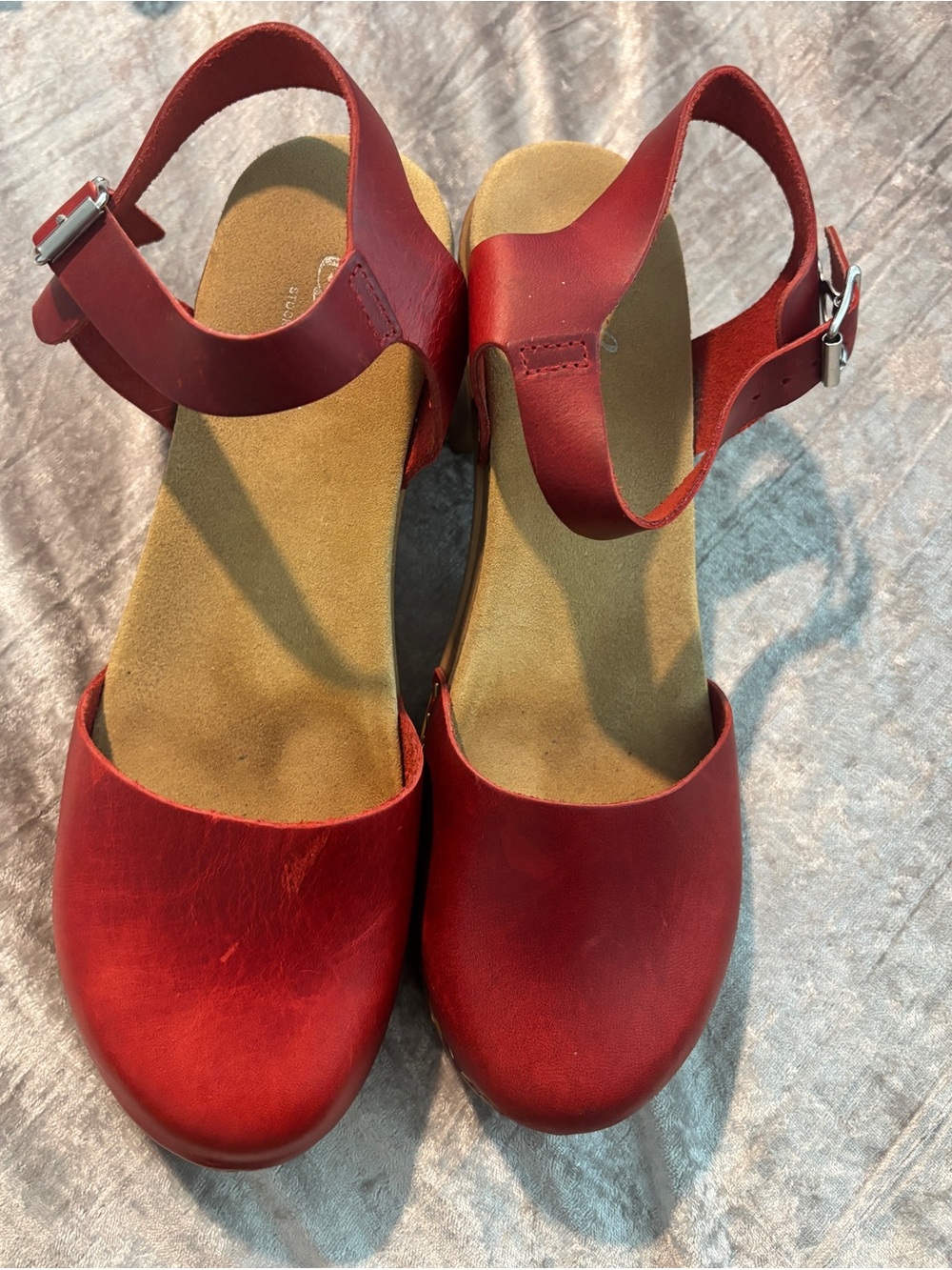 SolCALOU Stockholm Red leather clogs w/ wooden heel, adjustable strap Sz US9.5